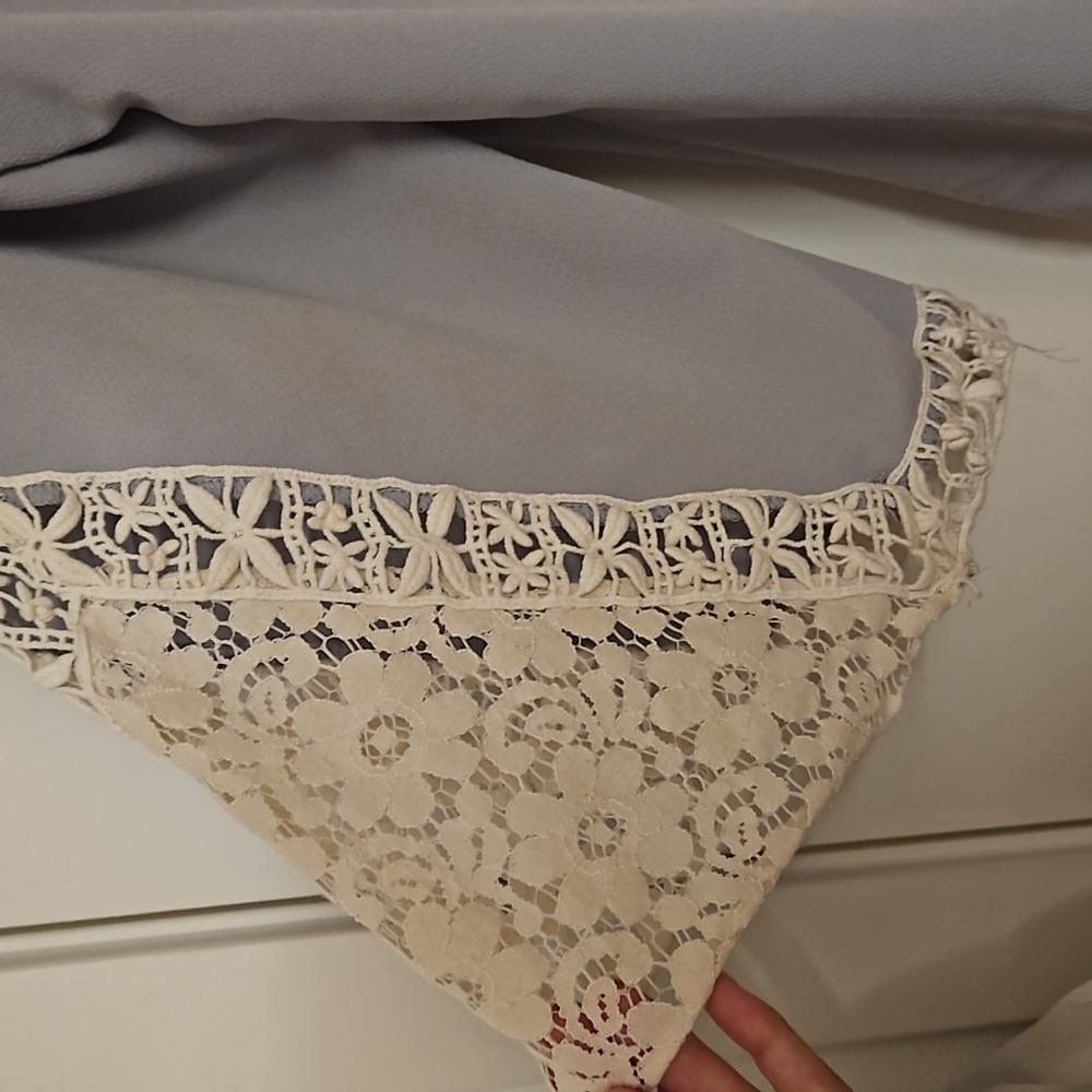 Gray lt. blue bell sleeve top crochet lacey inset neck detail 14/16 Lane Bryant - Picture 5 of 7